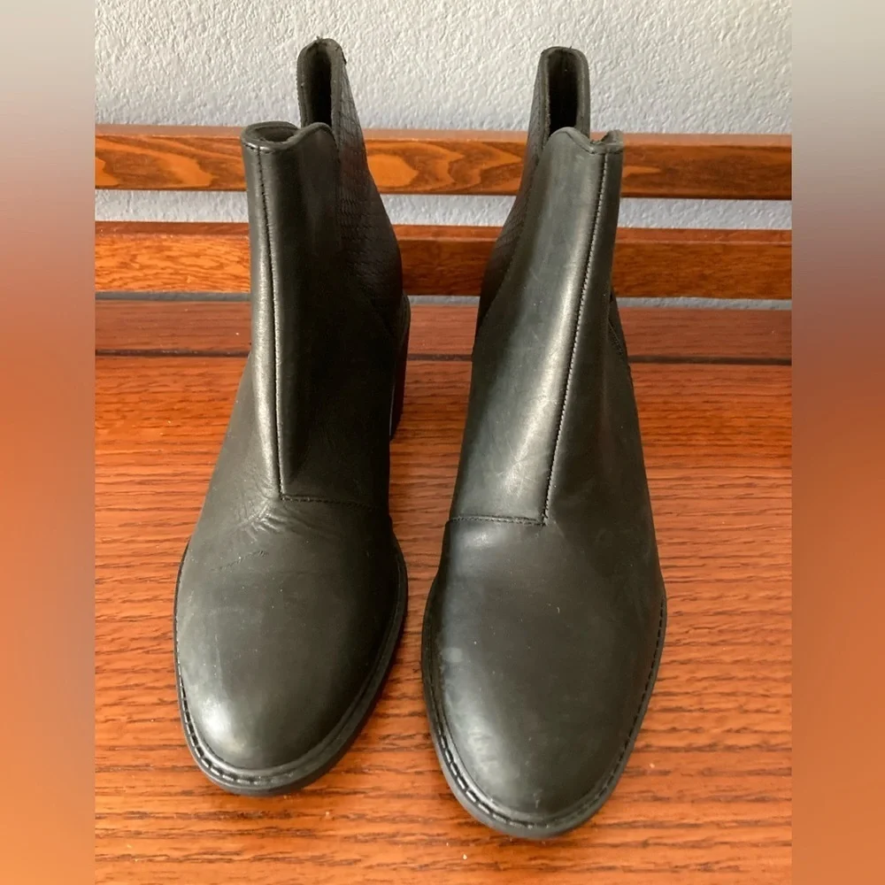 Clarks women’s leather